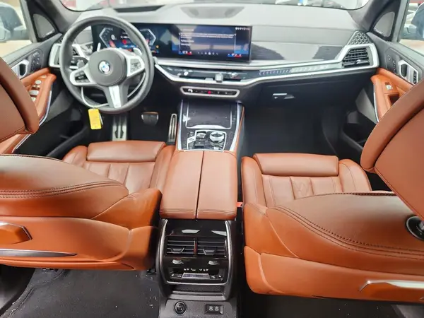 5UX23EM08R9W07570 2024 BMW X7 - Image 8