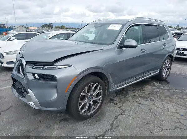 5UX23EM08S9W25721 2025 BMW X7 - Image 2
