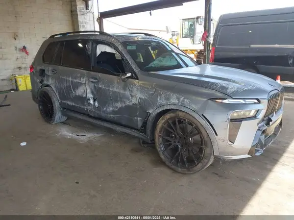 5UX23EM08S9X77529 2025 BMW X7 - Image 1