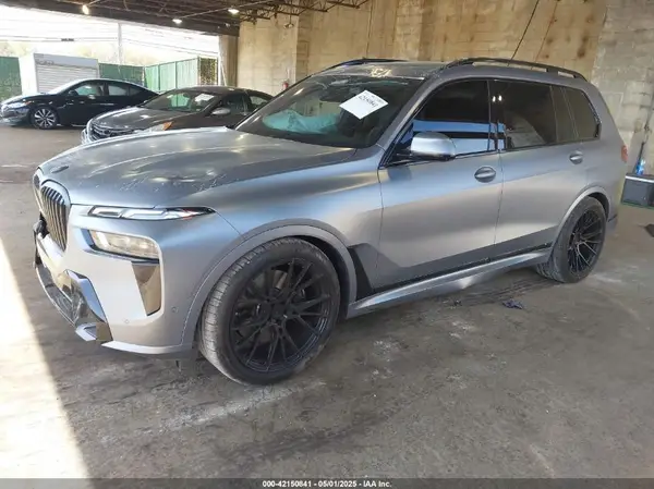 5UX23EM08S9X77529 2025 BMW X7 - Image 2