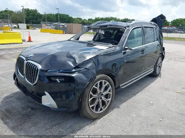 5UX23EM08S9Y16412 2025 BMW X7 - Image 2
