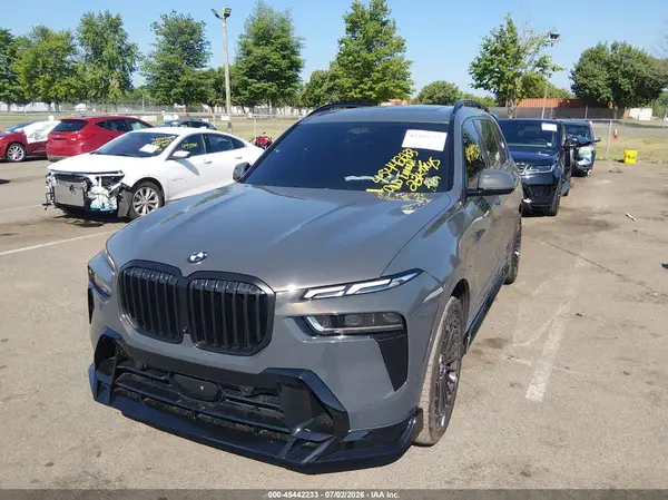 5UX23EM08S9Y82748 2025 BMW X7 - Image 2