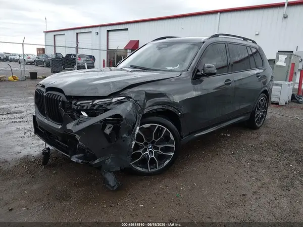 5UX23EM08T9030174 2026 BMW X7 - Image 2