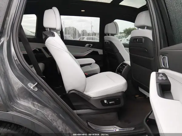 5UX23EM08T9030174 2026 BMW X7 - Image 8