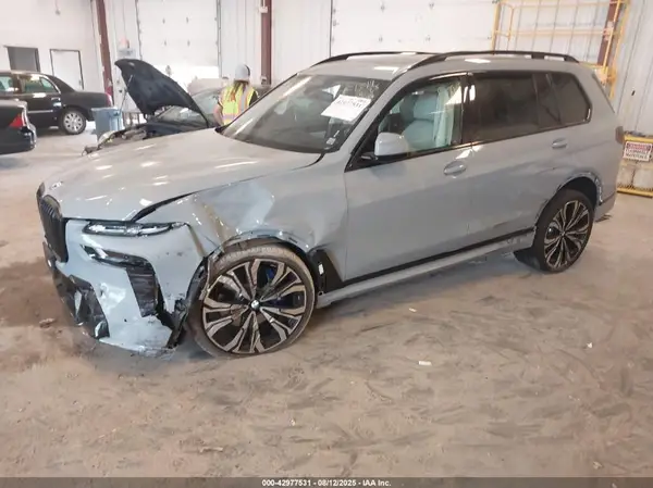 5UX23EM08T9073770 2026 BMW X7 - Image 2