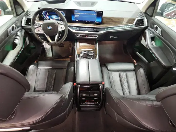 5UX23EM08T9073901 2026 BMW X7 - Image 8