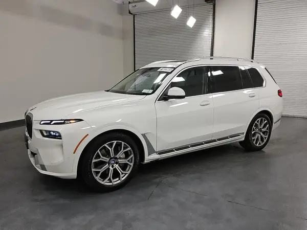 5UX23EM08T9077074 2026 BMW X7 - Image 1