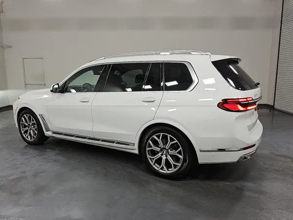 5UX23EM08T9077074 2026 BMW X7 - Image 2