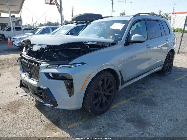 5UX23EM08T9122451 2026 BMW X7 - Image 2