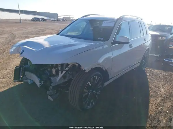 5UX23EM08T9143199 2026 BMW X7 - Image 2