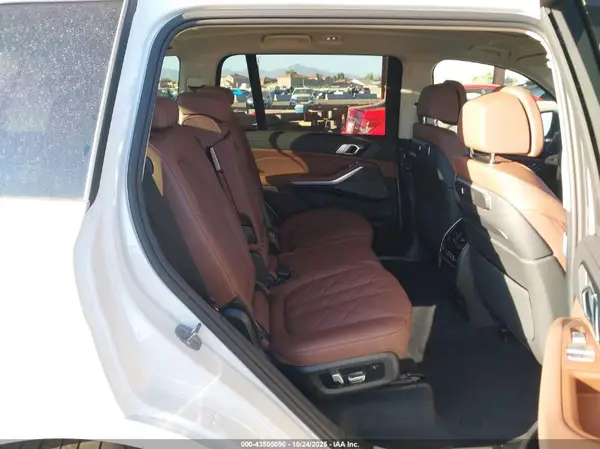 5UX23EM08T9143199 2026 BMW X7 - Image 8