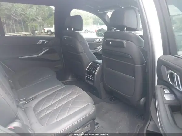 5UX23EM09P9P26824 2023 BMW X7 - Image 8