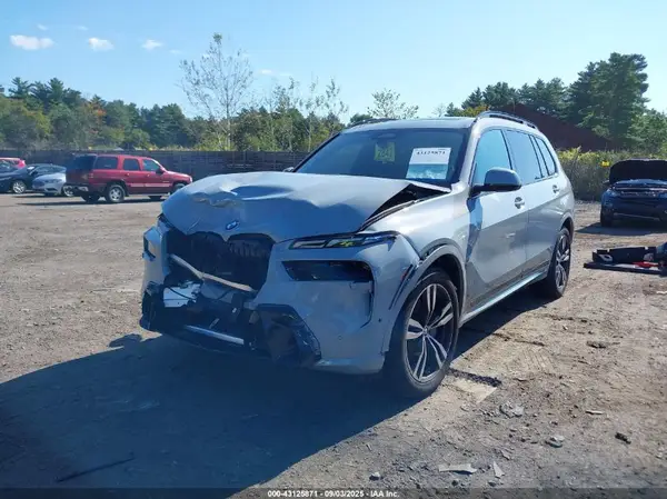 5UX23EM09P9P75828 2023 BMW X7 - Image 2