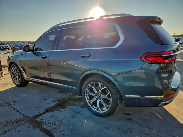 5UX23EM09P9R44777 2023 BMW X7 - Image 2