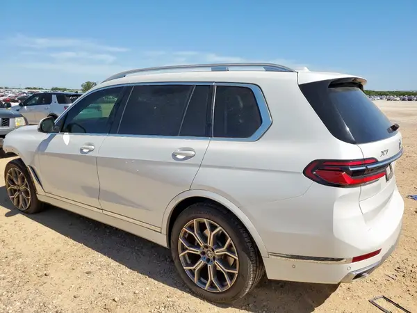 5UX23EM09P9R65645 2023 BMW X7 - Image 2