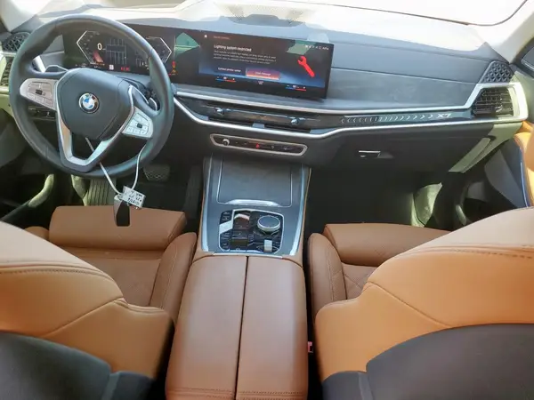 5UX23EM09P9R65645 2023 BMW X7 - Image 8