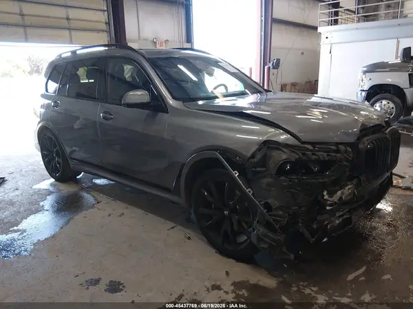 5UX23EM09P9R79013 2023 BMW X7 - Image 1