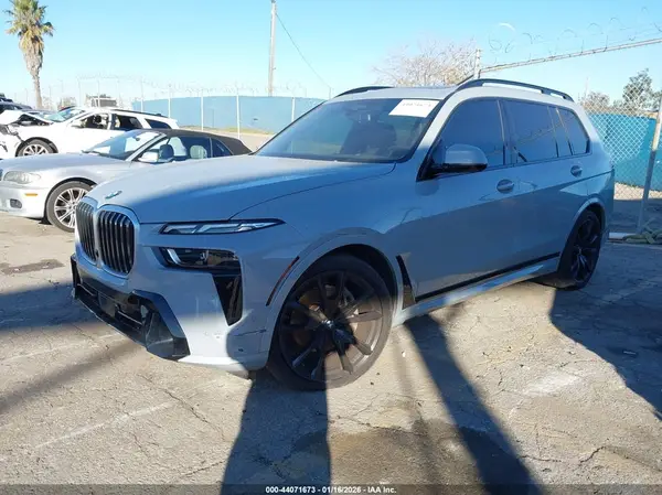 5UX23EM09P9R93512 2023 BMW X7 - Image 2