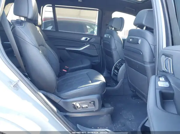 5UX23EM09P9R93512 2023 BMW X7 - Image 8