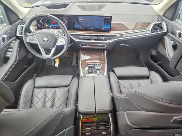 5UX23EM09R9R42935 2024 BMW X7 - Image 8