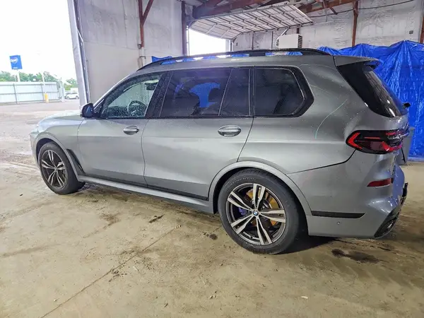 5UX23EM09R9S30716 2024 BMW X7 - Image 2
