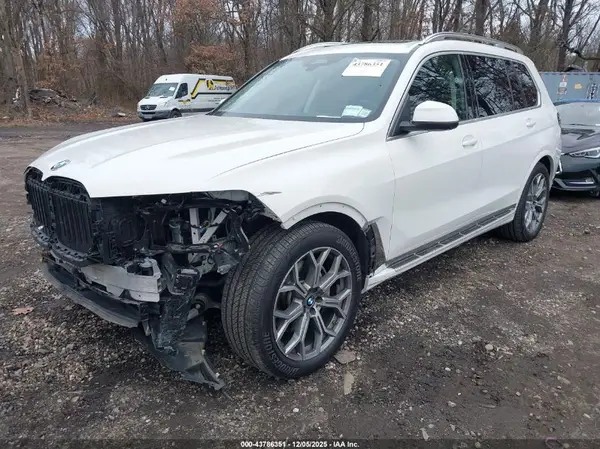 5UX23EM09R9S89572 2024 BMW X7 - Image 2