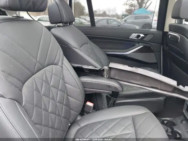 5UX23EM09R9S89572 2024 BMW X7 - Image 8