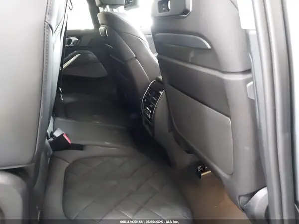 5UX23EM09R9S95257 2024 BMW X7 - Image 8