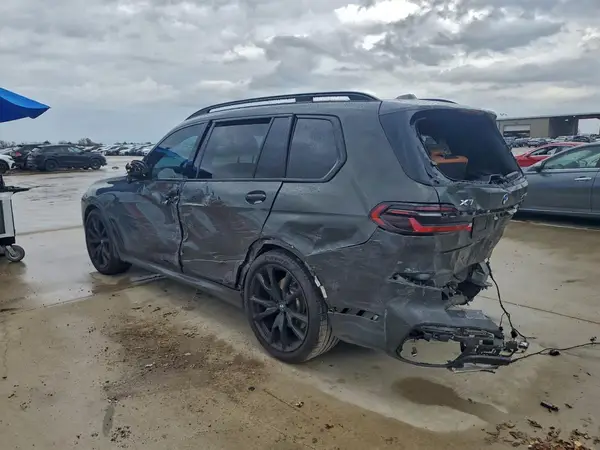 5UX23EM09R9T44747 2024 BMW X7 - Image 2