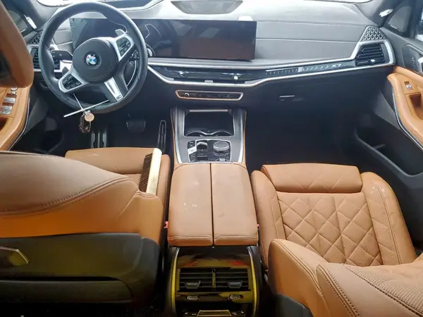 5UX23EM09R9T44747 2024 BMW X7 - Image 8