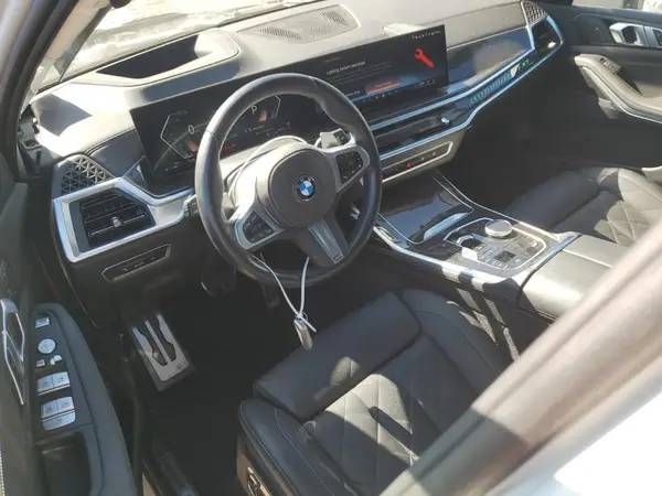 5UX23EM09R9T47647 2024 BMW X7 - Image 8