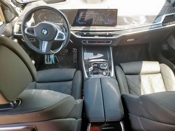 5UX23EM09R9T59331 2024 BMW X7 - Image 8