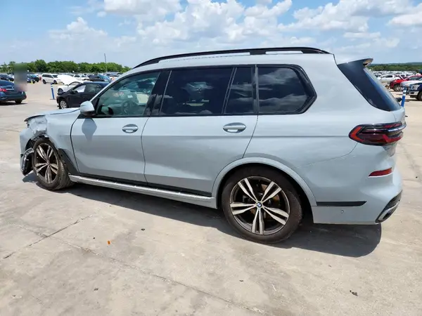 5UX23EM09R9U14053 2024 BMW X7 - Image 2