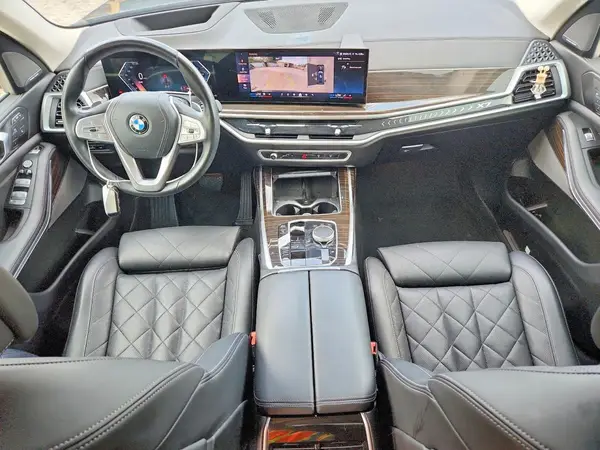 5UX23EM09R9U24274 2024 BMW X7 - Image 8
