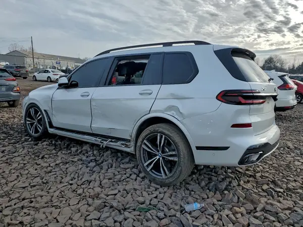 5UX23EM09R9U60255 2024 BMW X7 - Image 2