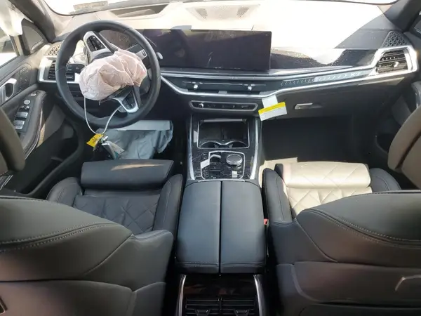 5UX23EM09R9U64645 2024 BMW X7 - Image 8