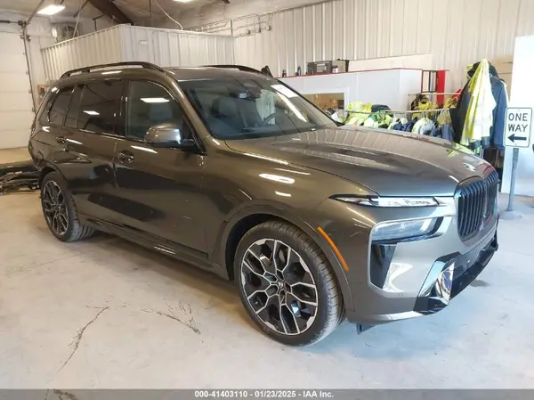 5UX23EM09R9V24858 2024 BMW X7 - Image 1