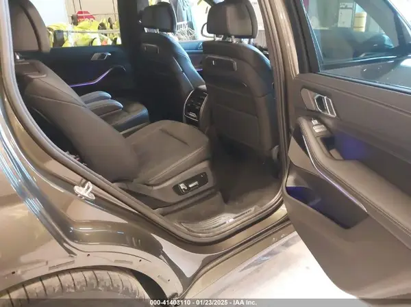 5UX23EM09R9V24858 2024 BMW X7 - Image 8