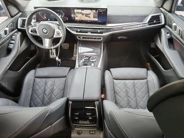 5UX23EM09R9V99558 2024 BMW X7 - Image 8