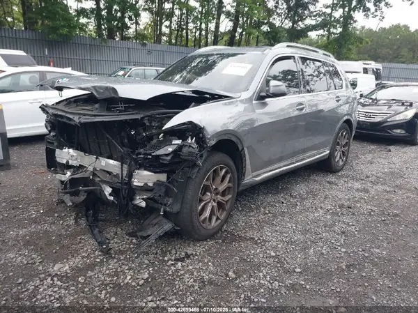 5UX23EM09S9W25355 2025 BMW X7 - Image 2