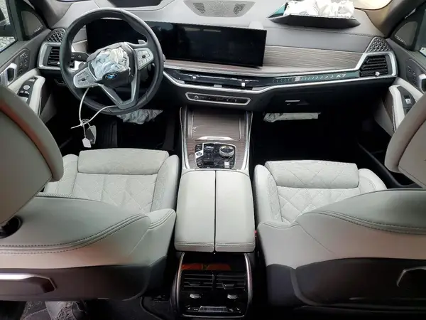 5UX23EM09S9W78234 2025 BMW X7 - Image 8
