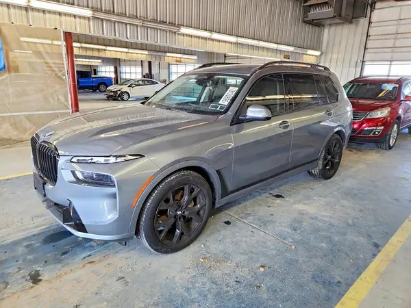 5UX23EM09S9W99648 2025 BMW X7 - Image 1