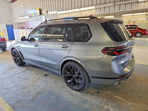 5UX23EM09S9W99648 2025 BMW X7 - Image 2