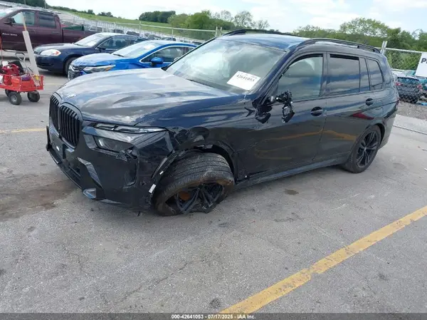 5UX23EM09S9X05819 2025 BMW X7 - Image 2