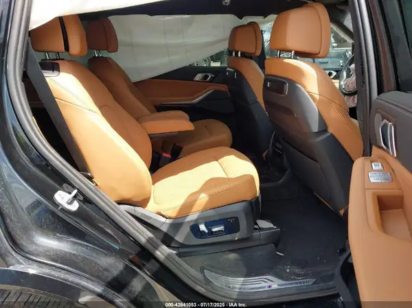 5UX23EM09S9X05819 2025 BMW X7 - Image 8