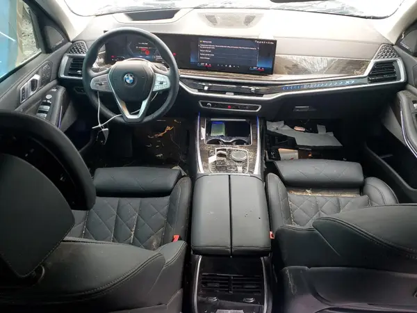 5UX23EM09S9X62232 2025 BMW X7 - Image 8