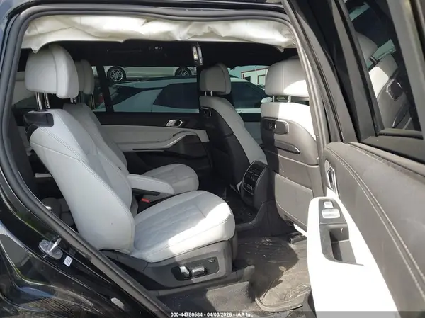 5UX23EM09S9Z94099 2025 BMW X7 - Image 8