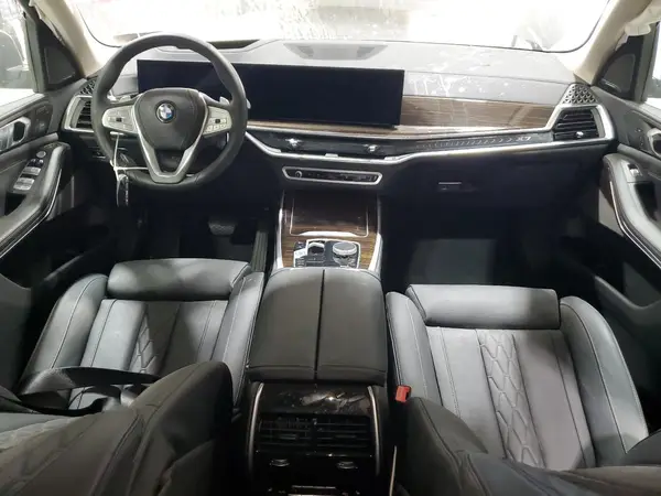 5UX23EM09T9043970 2026 BMW X7 - Image 8