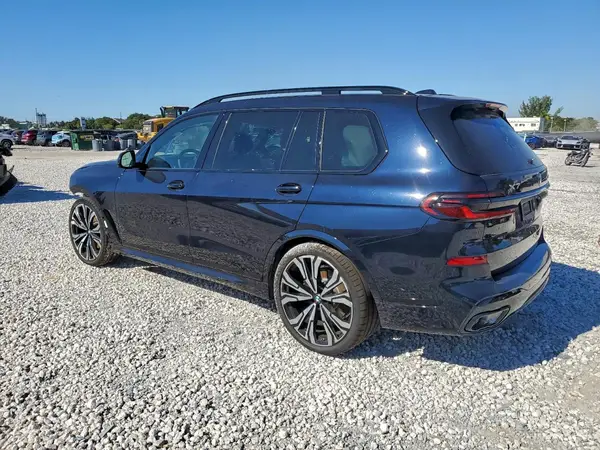 5UX23EM09T9045220 2026 BMW X7 - Image 2