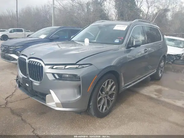 5UX23EM09T9052331 2026 BMW X7 - Image 2
